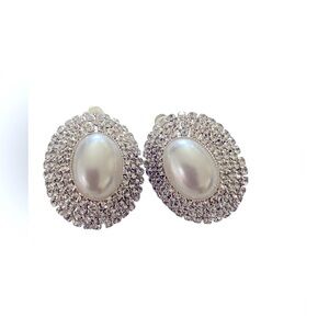Oval Crystal Pearl Clip-on Earrings